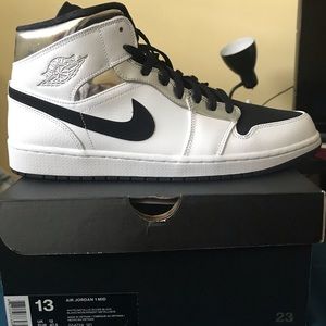 Air Jordan 1 MID DEADSTOCK